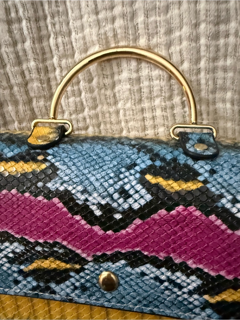Colorblock Snake-Print Crossbody Bag with Gold Chain - Picture 3 of 7